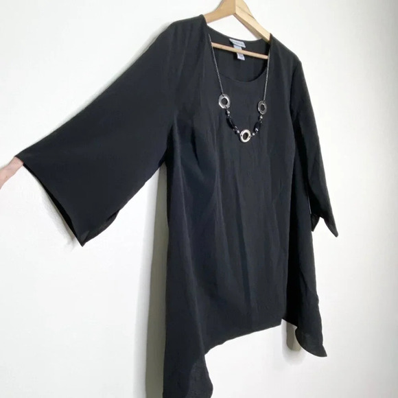 NWT Maggie Barnes Catherines 0X Black Blouse Crinkle Fabric Attached Necklace - Picture 3 of 9